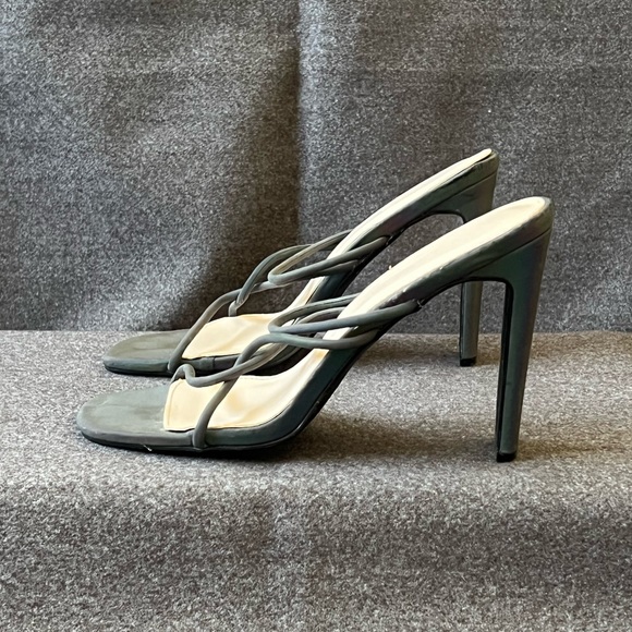 ⭐️ Offer B2G2! BUY 2 GET 2 FREE! 
Pretty Little Thing Black Iridescent Heels - Picture 5 of 12